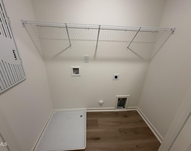 2040 Oakdale Drive - Photo Thumbnail 8