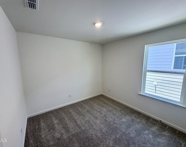 2040 Oakdale Drive - Photo Thumbnail 14