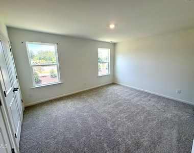 2040 Oakdale Drive - Photo Thumbnail 9