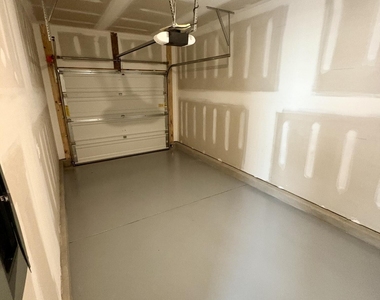 2040 Oakdale Drive - Photo Thumbnail 16