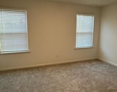 2040 Oakdale Drive - Photo Thumbnail 29