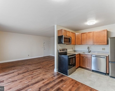 1016 W Baltimore Pike - Photo Thumbnail 4
