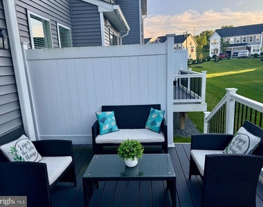 607 Mockernut Court - Photo Thumbnail 10