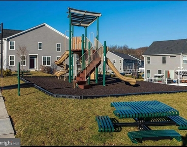 607 Mockernut Court - Photo Thumbnail 18