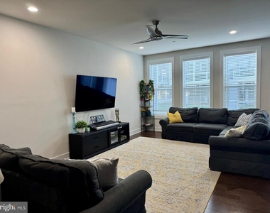 607 Mockernut Court - Photo Thumbnail 3