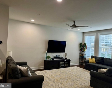 607 Mockernut Court - Photo Thumbnail 6