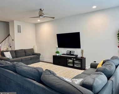 607 Mockernut Court - Photo Thumbnail 5