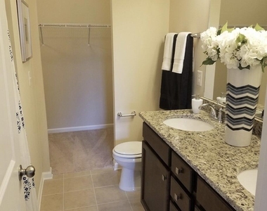 508 Excalibur Drive - Photo Thumbnail 5