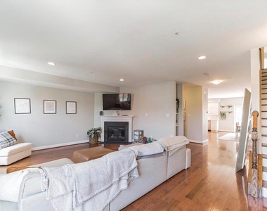314 E Barnard Street - Photo Thumbnail 6