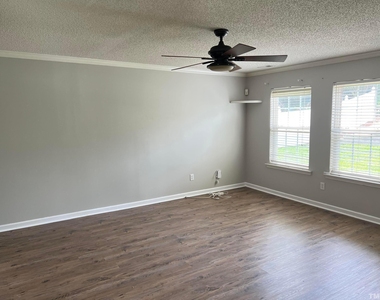 5013 Marathon Lane - Photo Thumbnail 7