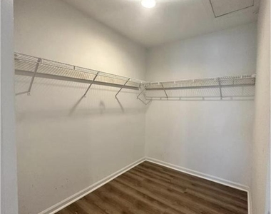 2022 Beacon Hill Drive - Photo Thumbnail 4