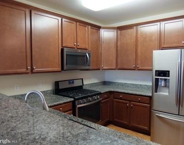 1132 Halifax Pl - Photo Thumbnail 17