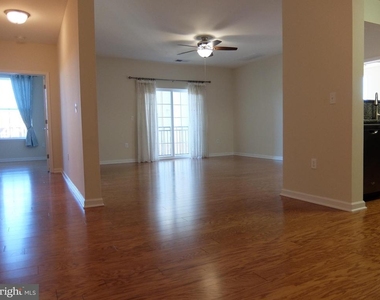 1132 Halifax Pl - Photo Thumbnail 4