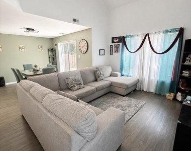 19 Adams Avenue - Photo Thumbnail 1