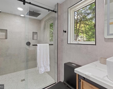 101 Lakeshore Dr - Photo Thumbnail 17