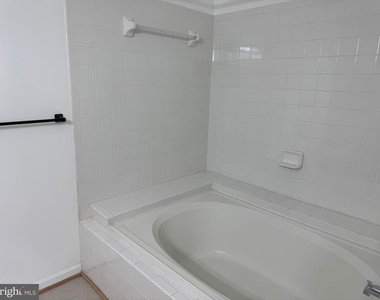 6620 Lake Park Drive - Photo Thumbnail 13