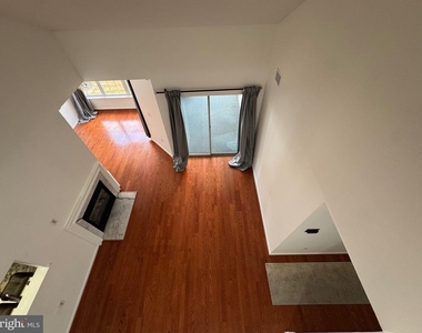 6620 Lake Park Drive - Photo Thumbnail 5
