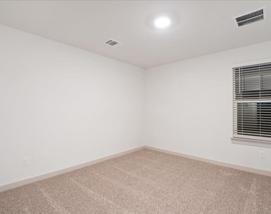 224 Fairfax Ave - Photo Thumbnail 10