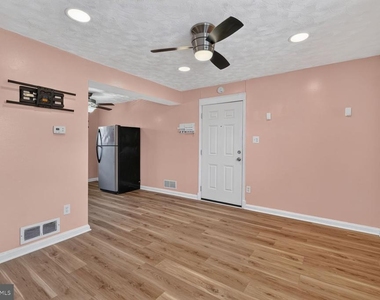 2437 Iverson Street - Photo Thumbnail 3