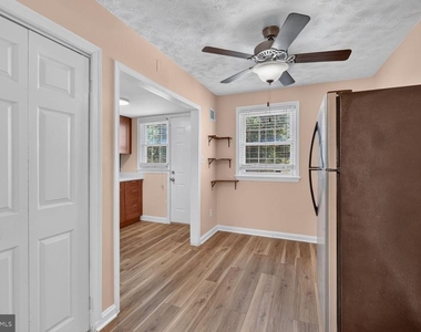 2437 Iverson Street - Photo Thumbnail 4