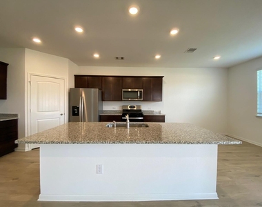 241 Saide St - Photo Thumbnail 4