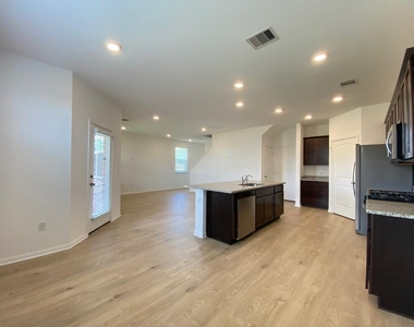 241 Saide St - Photo Thumbnail 7