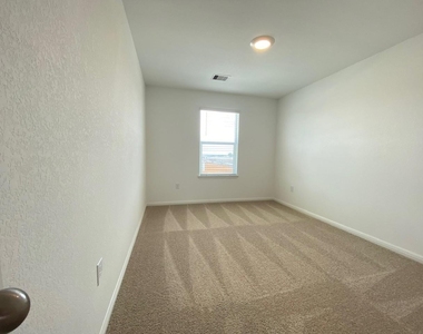 241 Saide St - Photo Thumbnail 25