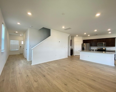 241 Saide St - Photo Thumbnail 3