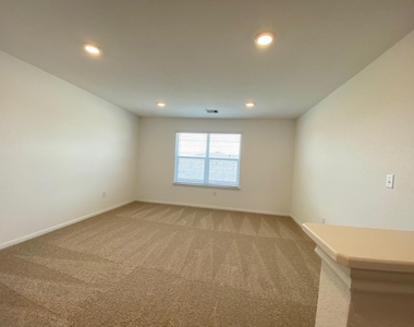 241 Saide St - Photo Thumbnail 15