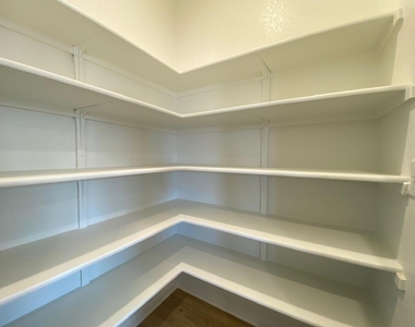 241 Saide St - Photo Thumbnail 9