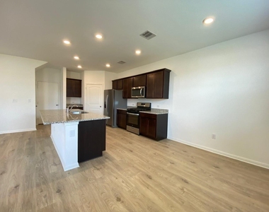 241 Saide St - Photo Thumbnail 6