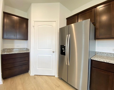 241 Saide St - Photo Thumbnail 8