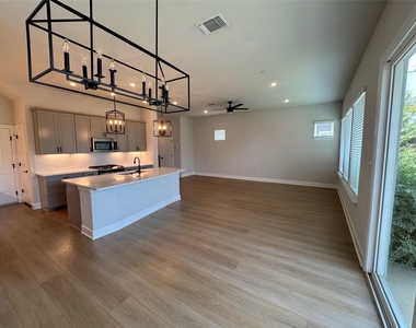 3000 Chisholm Trail Rd - Photo Thumbnail 4