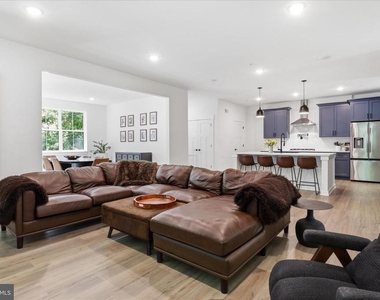 15717 Tierra Drive - Photo Thumbnail 9