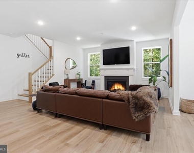 15717 Tierra Drive - Photo Thumbnail 10