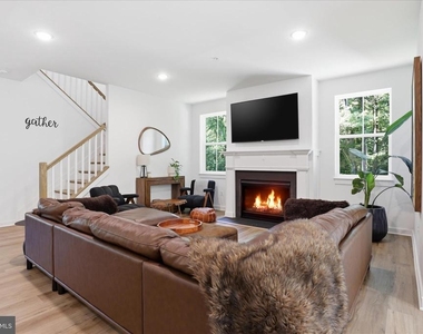 15717 Tierra Drive - Photo Thumbnail 11