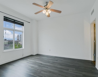 711 W 26th St - Photo Thumbnail 7