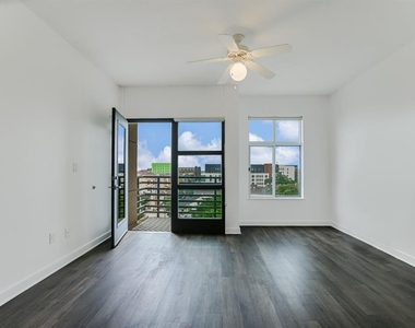 711 W 26th St - Photo Thumbnail 1