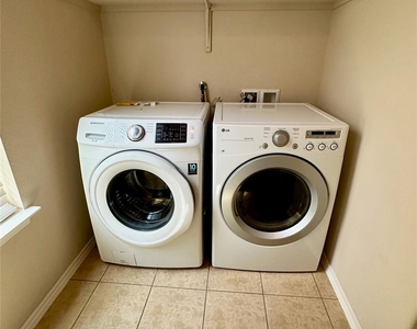 8633 White Ibis Dr - Photo Thumbnail 12