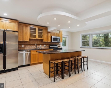 9309 Langford Court - Photo Thumbnail 7
