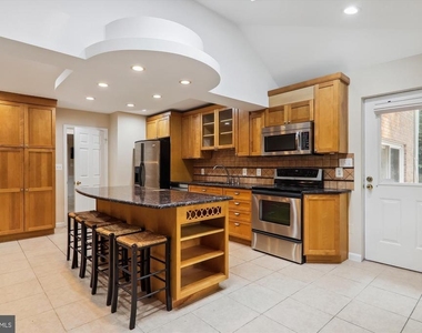 9309 Langford Court - Photo Thumbnail 5