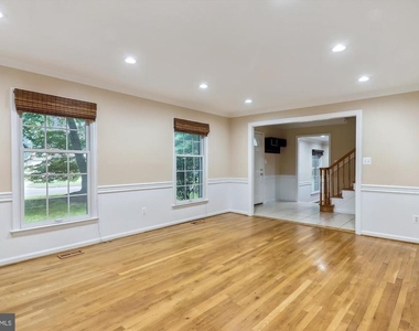 9309 Langford Court - Photo Thumbnail 11
