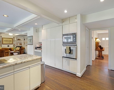 10600 Red Barn Lane - Photo Thumbnail 16