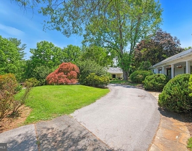 10600 Red Barn Lane - Photo Thumbnail 5