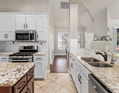 3704 Runnels Ct - Photo Thumbnail 8