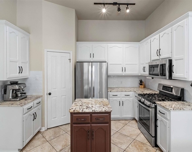 3704 Runnels Ct - Photo Thumbnail 7