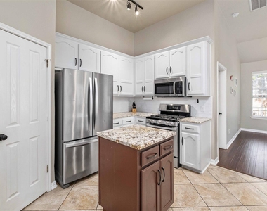 3704 Runnels Ct - Photo Thumbnail 10