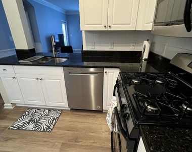 27 Booth Street - Photo Thumbnail 7