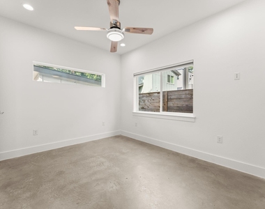6201 Caddie St - Photo Thumbnail 16