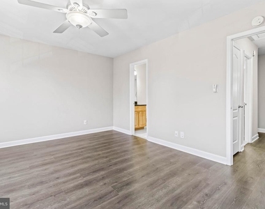 3842 Chesterwood Drive - Photo Thumbnail 12